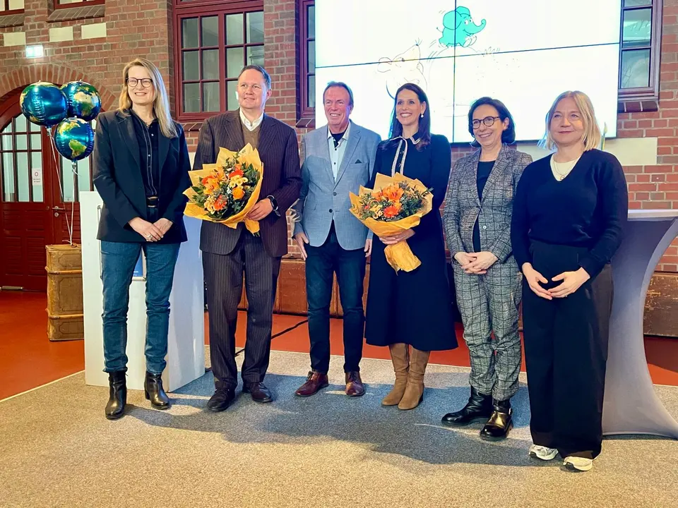 Frau Brunk, Senator Brosda, Herr Reimers, Dorit Otto, Mitarbeiterinnen WDR.jpeg
